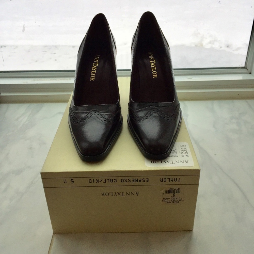 SOLD! NEW ANN TAYLOR ESPRESSO HEELS